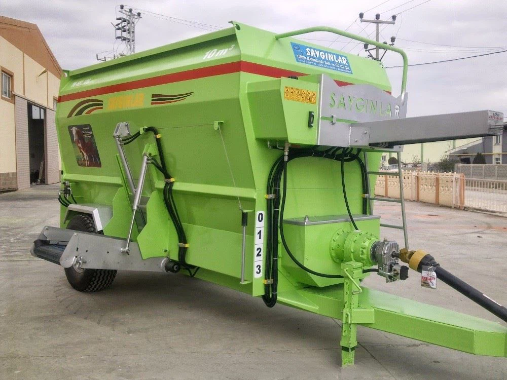 fodder-cattle-tmr-feed-mixer-machine
